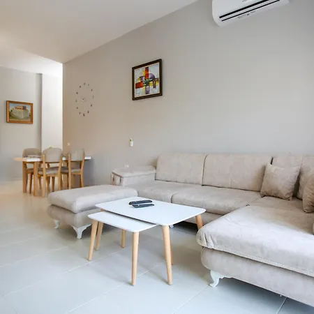 Aysel 1 Lungomare Wlora