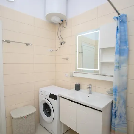 Aysel 1 Lungomare Apartment *