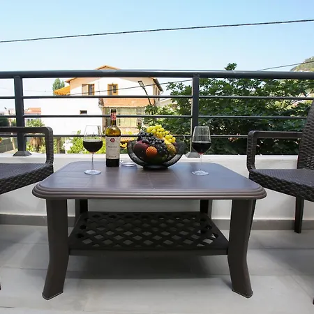 Aysel 1 Lungomare * Vlore