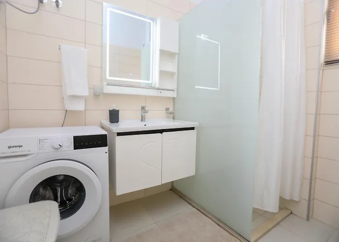 Aysel 1 Lungomare Apartment Vlore