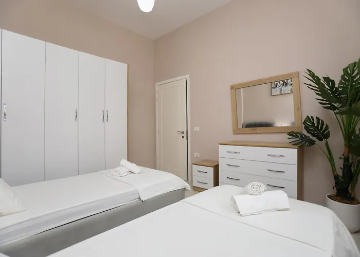 Aysel 1 Lungomare Apartment Vlore
